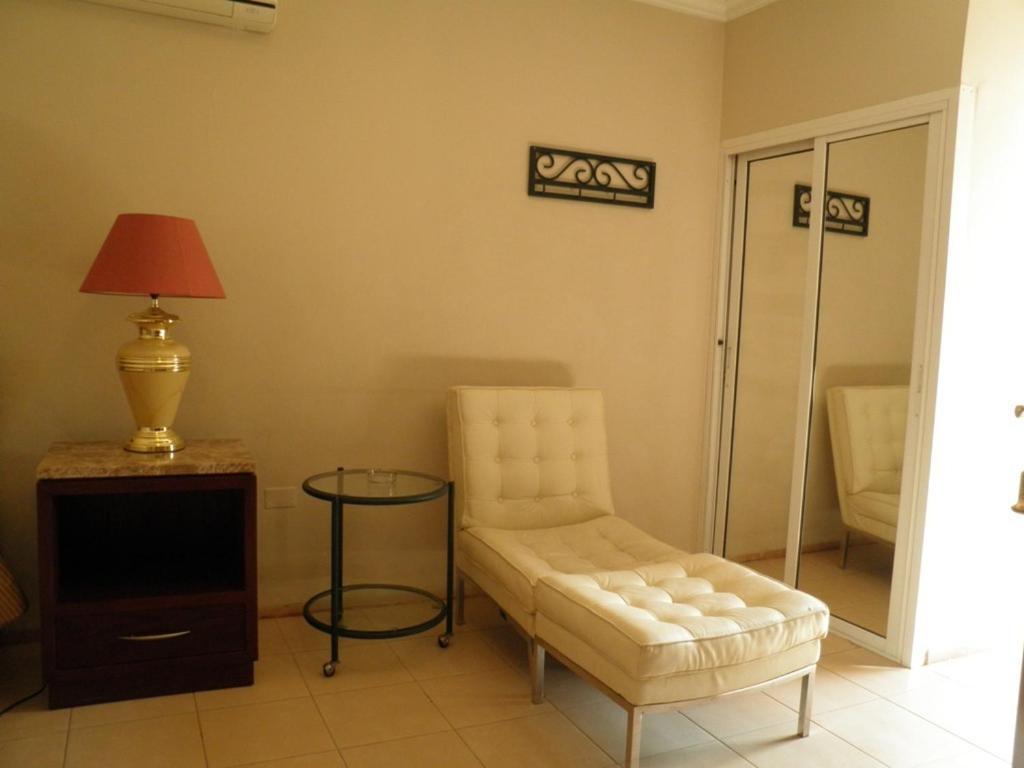 Granada Suites Hotel Amán Habitación foto
