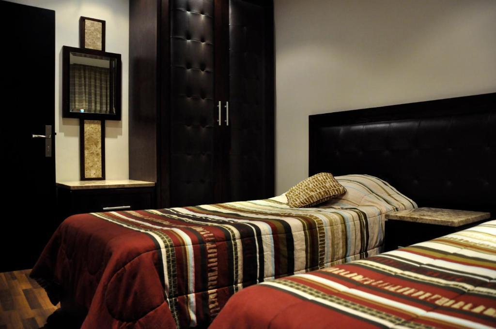 Granada Suites Hotel Amán Habitación foto
