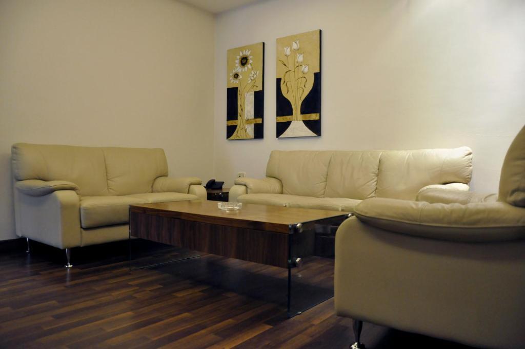 Granada Suites Hotel Amán Habitación foto
