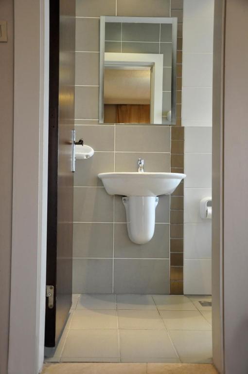 Granada Suites Hotel Amán Habitación foto