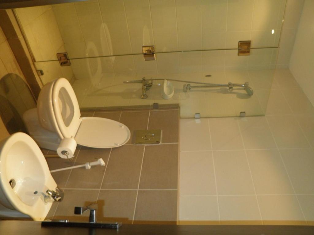 Granada Suites Hotel Amán Habitación foto